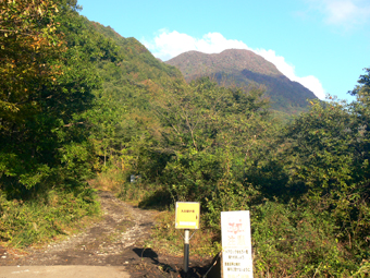 登山口